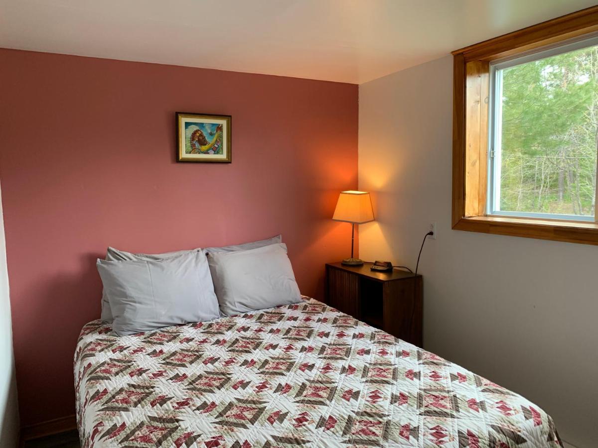 L'Auberge Refuge Du Trappeur Сен-Матье-дю-Парк Экстерьер фото
