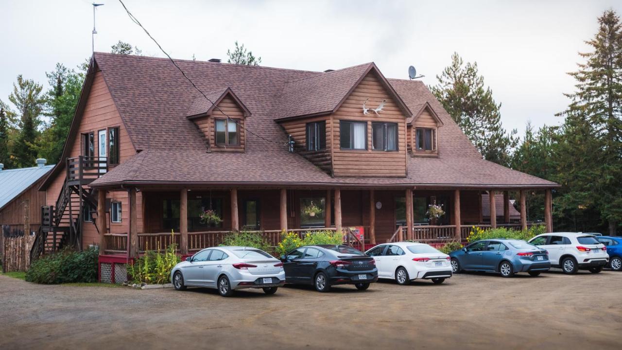 L'Auberge Refuge Du Trappeur Сен-Матье-дю-Парк Экстерьер фото